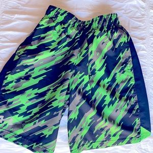 Boys Under Armour Athletic Shorts (Size Small)